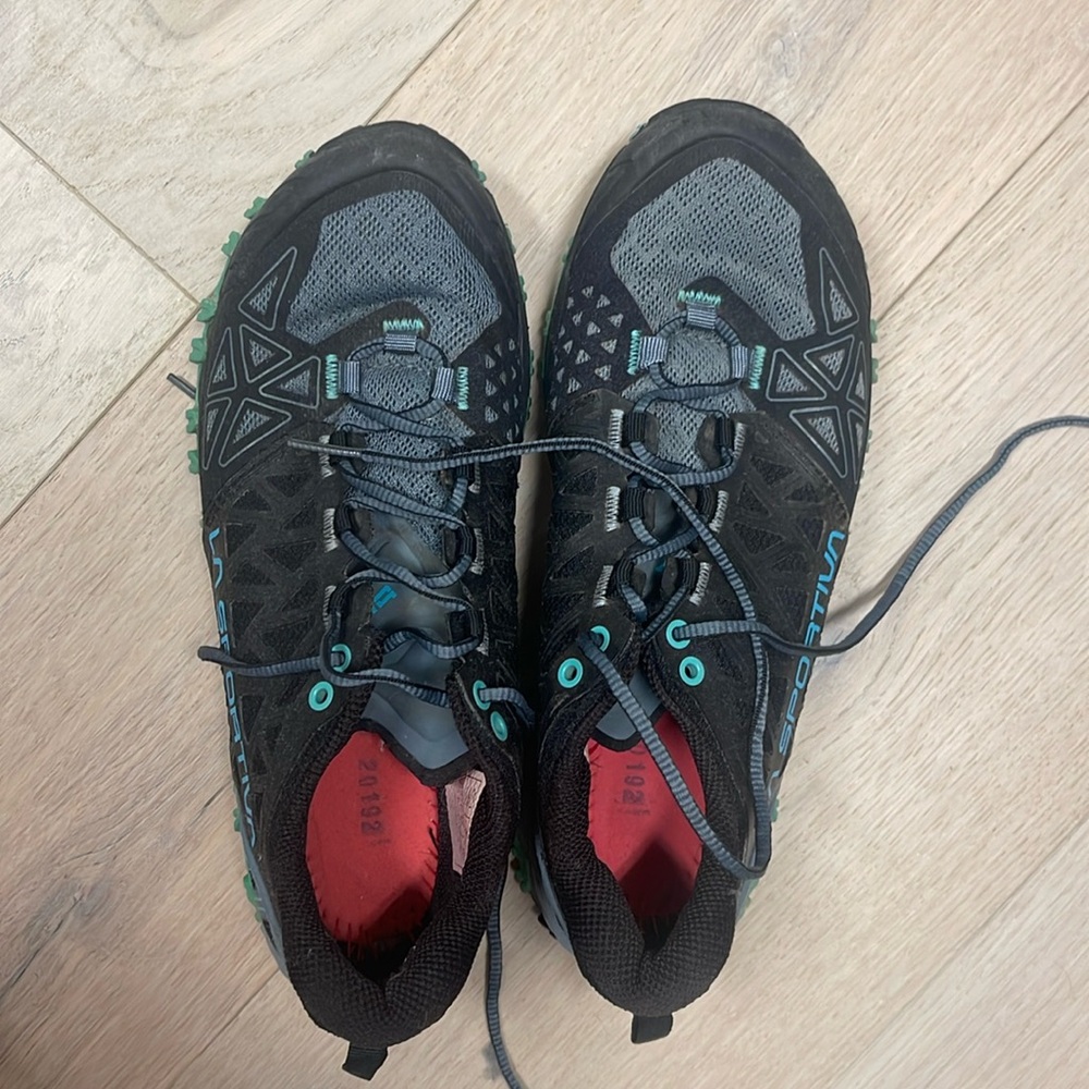 Women’s la sportiva hiking shoes 6.5